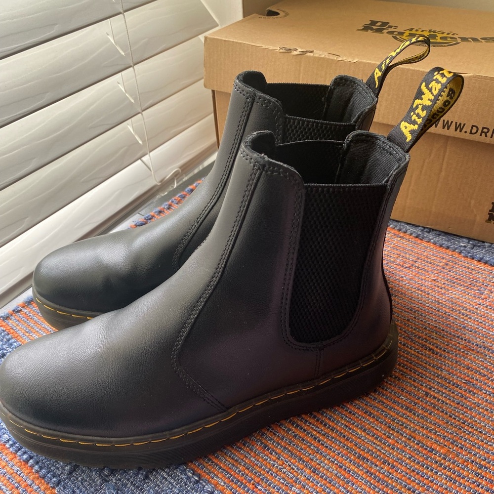 DR. MARTENS DORRIAN CHELSEA BOOT